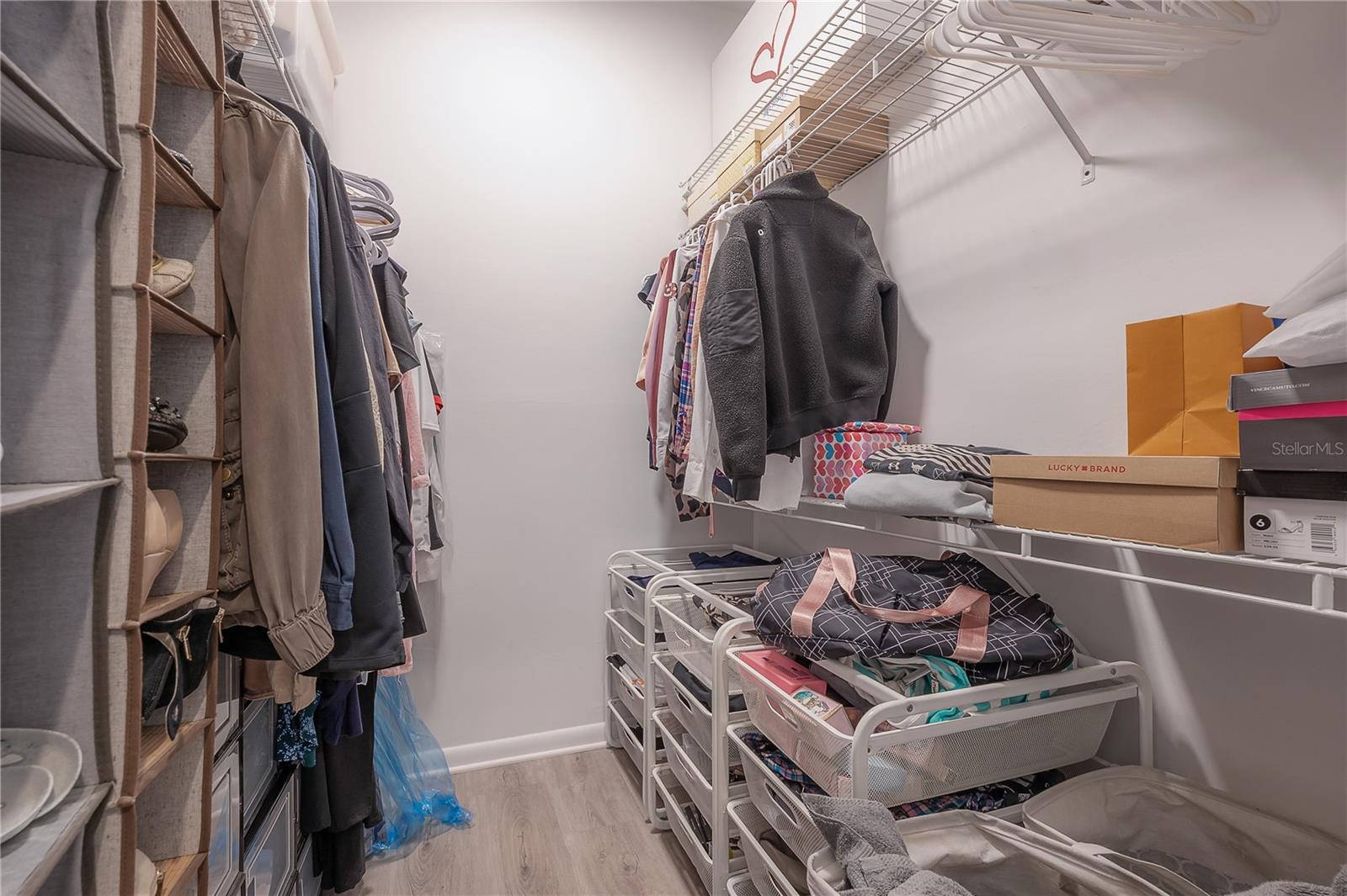 905 CLEARCREEK DR, TAMPA, FL, 33613