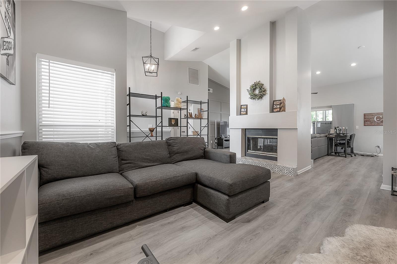 905 CLEARCREEK DR, TAMPA, FL, 33613