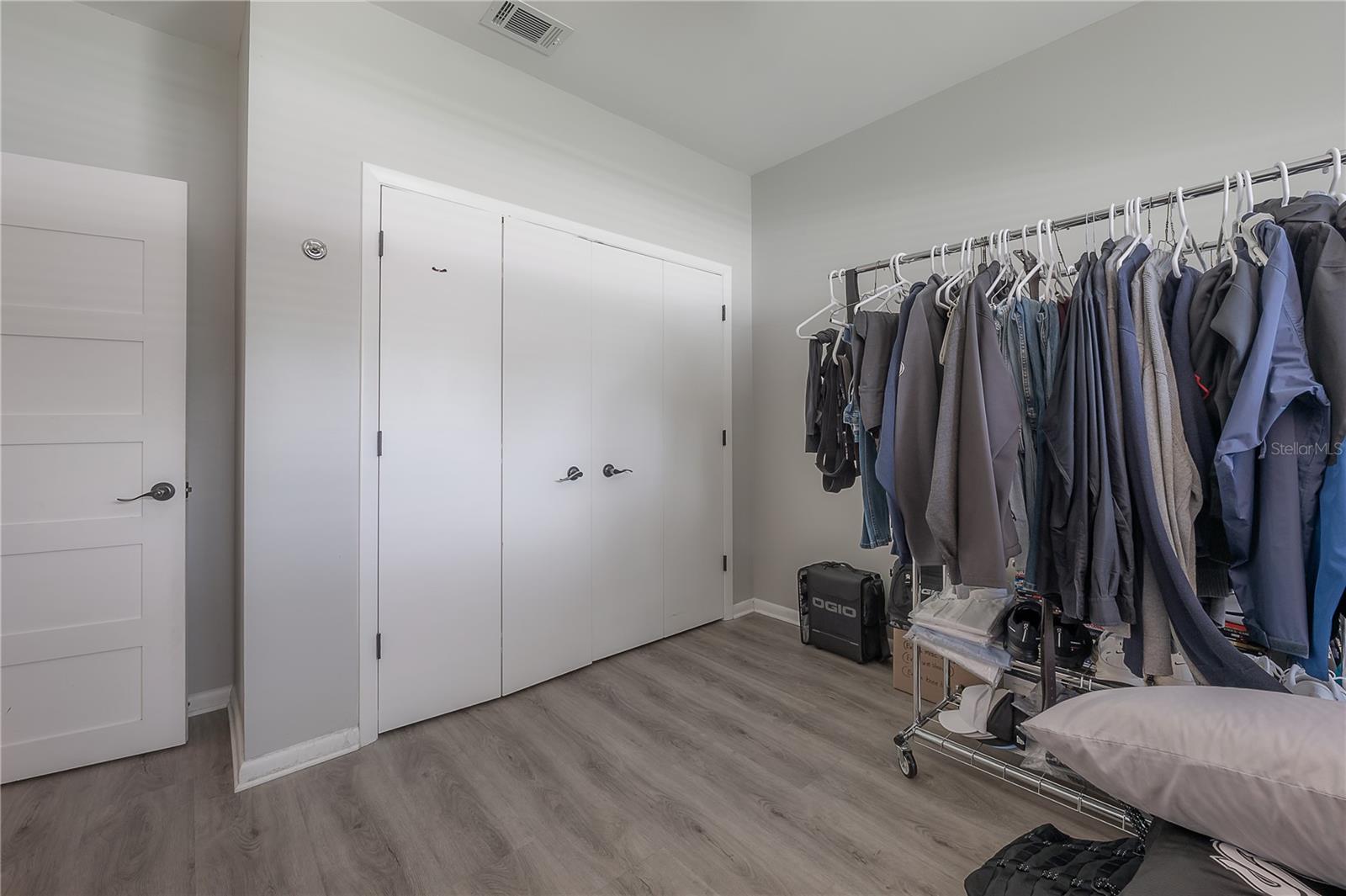 905 CLEARCREEK DR, TAMPA, FL, 33613