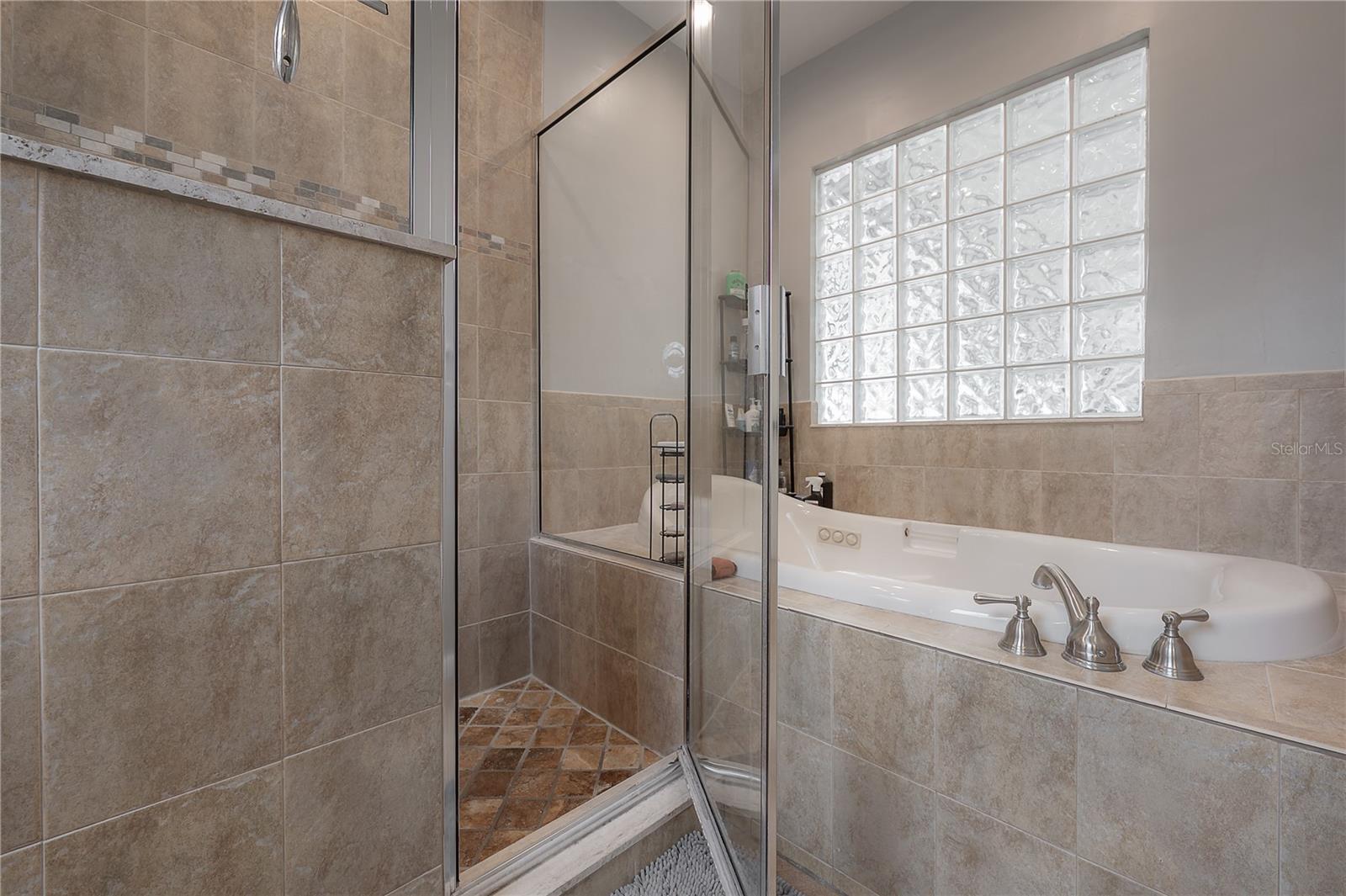 905 CLEARCREEK DR, TAMPA, FL, 33613