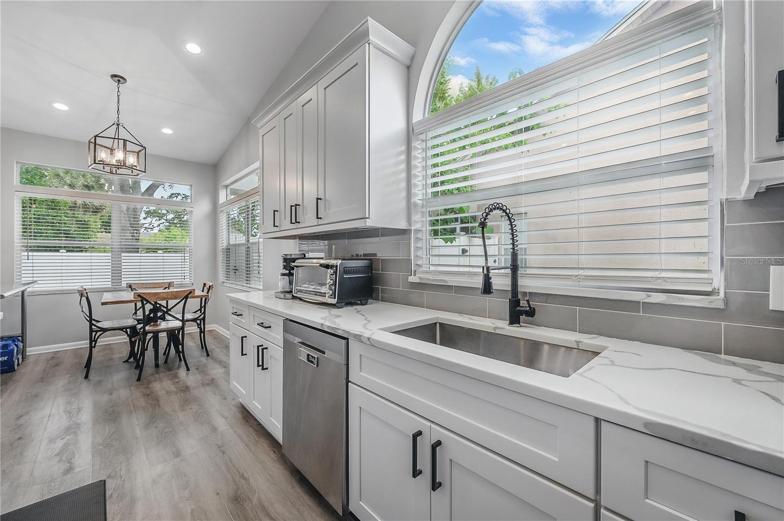 905 CLEARCREEK DR, TAMPA, FL, 33613