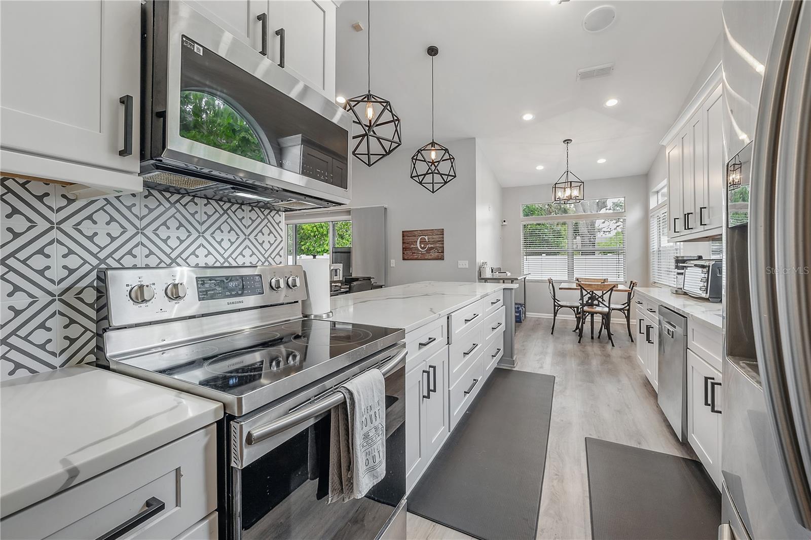 905 CLEARCREEK DR, TAMPA, FL, 33613