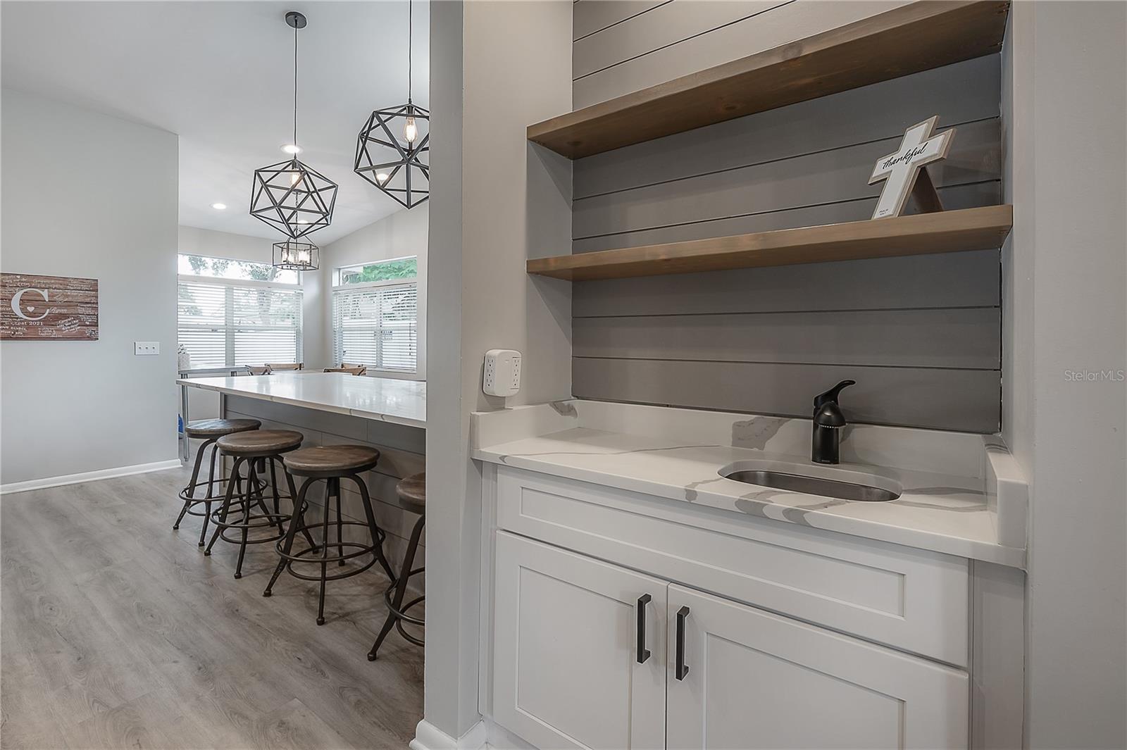 905 CLEARCREEK DR, TAMPA, FL, 33613