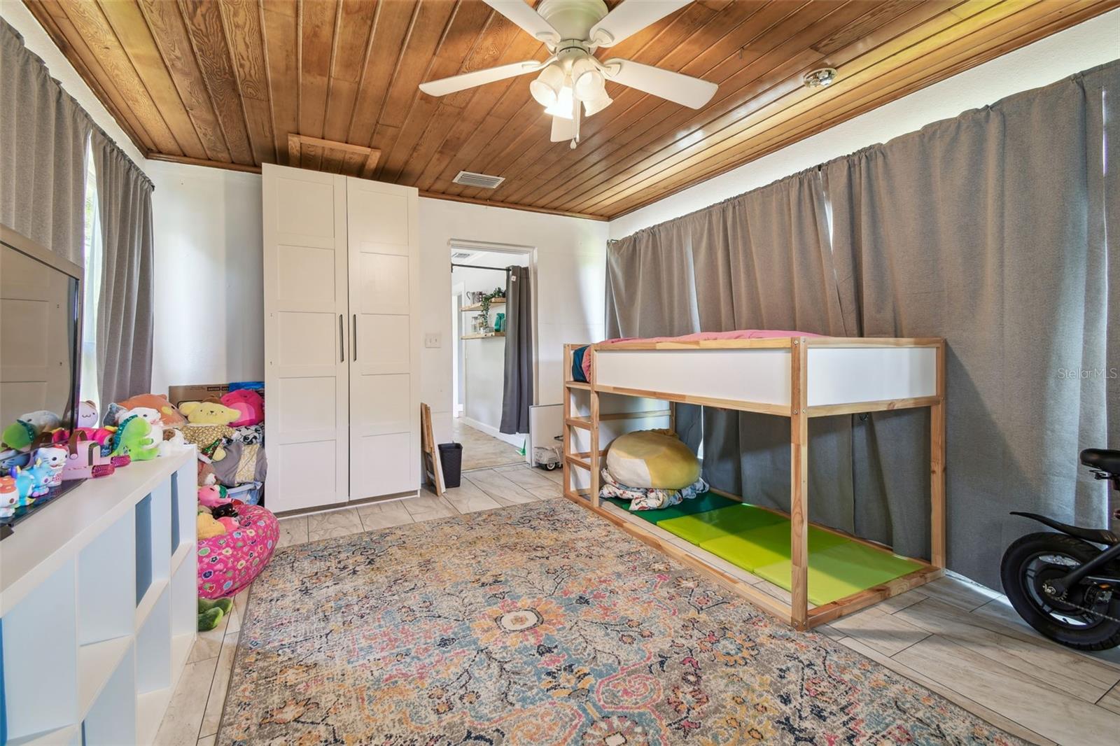 101 N TAYLOR RD, SEFFNER, FL, 33584