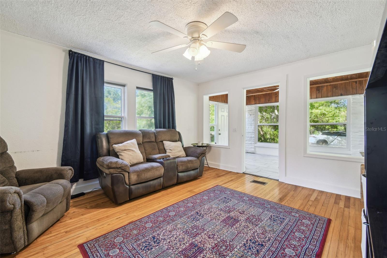 101 N TAYLOR RD, SEFFNER, FL, 33584