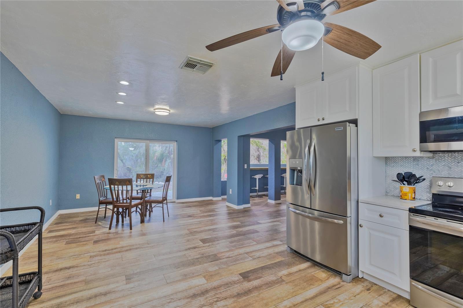 11927 RIVERHILLS DR, TEMPLE TERRACE, FL, 33617