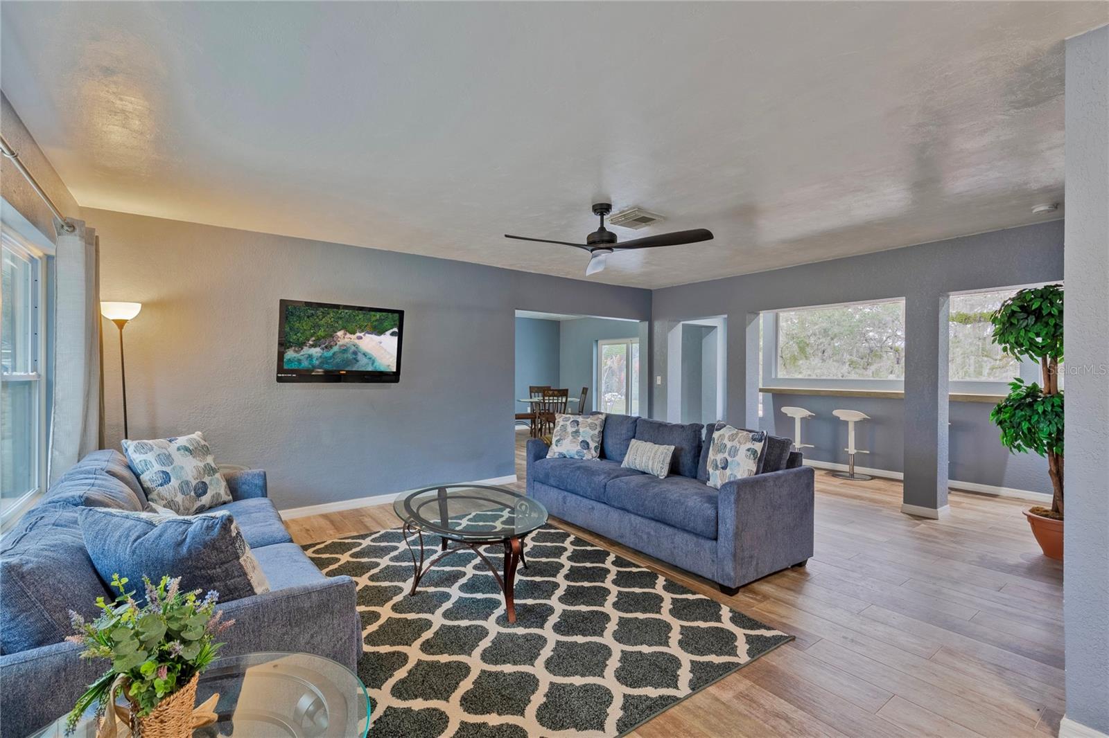 11927 RIVERHILLS DR, TEMPLE TERRACE, FL, 33617