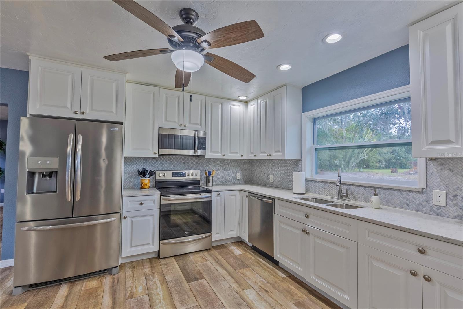 11927 RIVERHILLS DR, TEMPLE TERRACE, FL, 33617