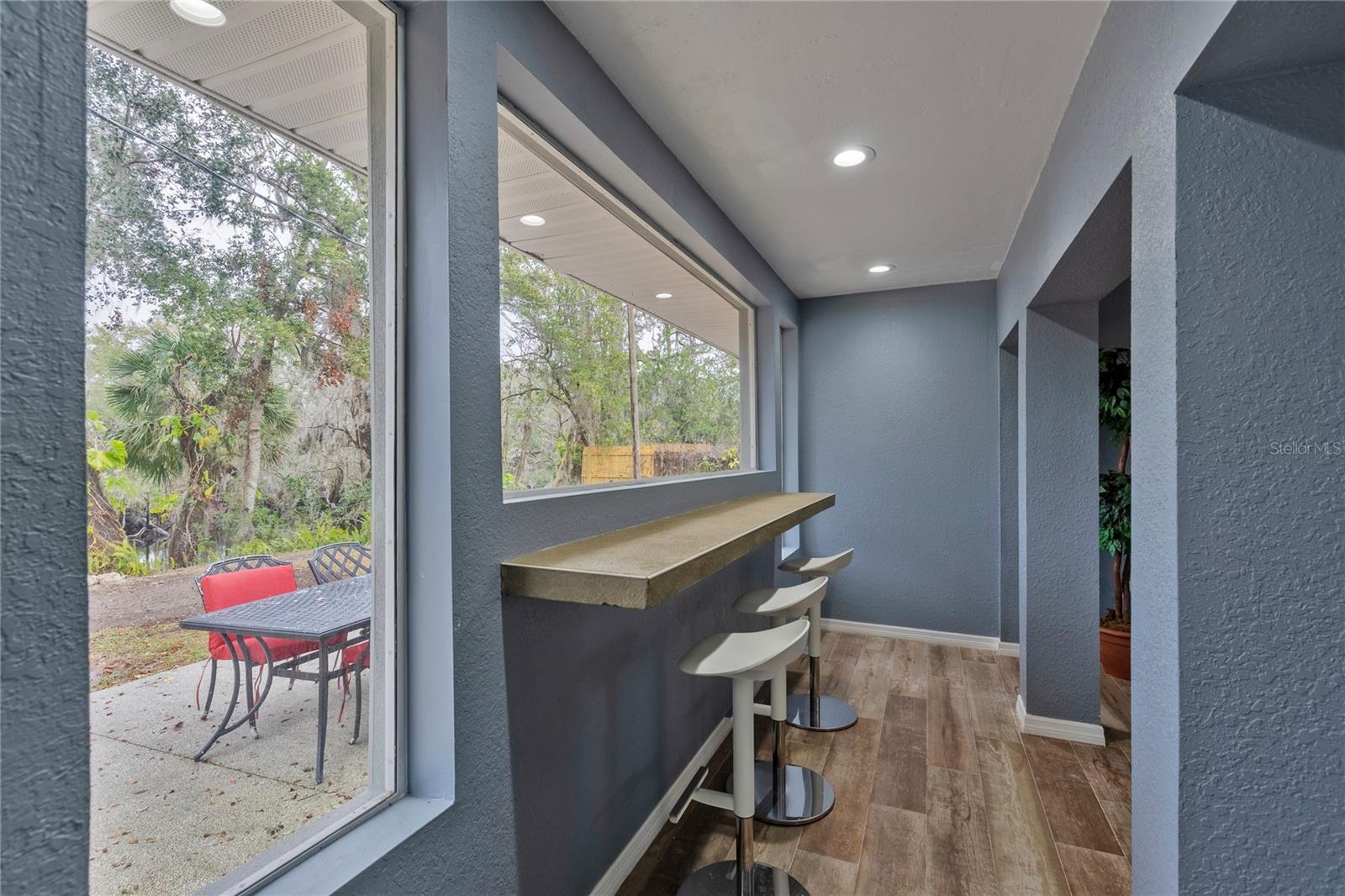 11927 RIVERHILLS DR, TEMPLE TERRACE, FL, 33617