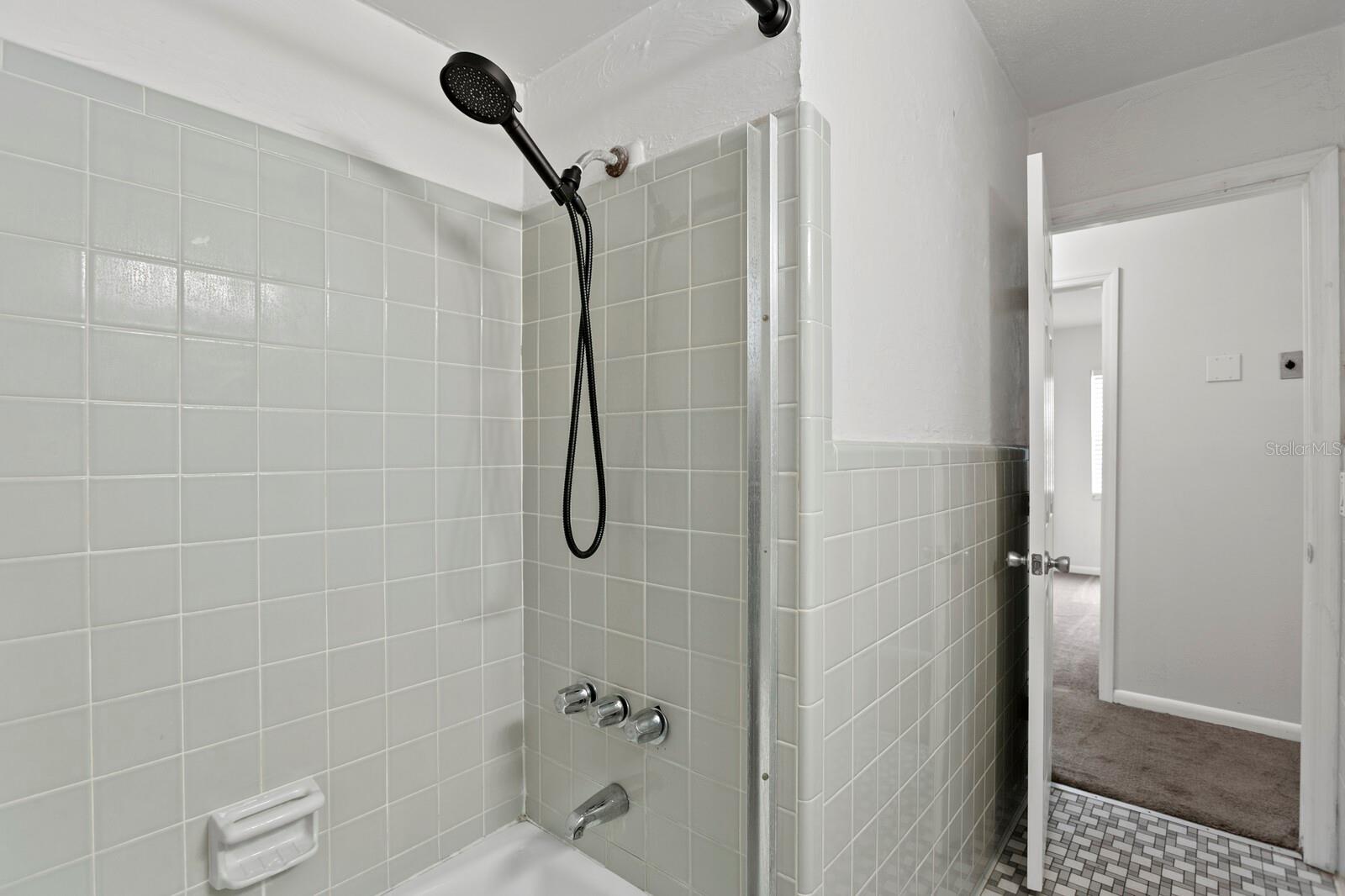 107 W WOODLAWN AVE, TAMPA, FL, 33603