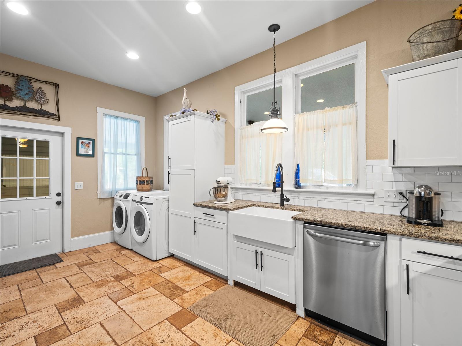 606 HOWELL AVE, BROOKSVILLE, FL, 34601