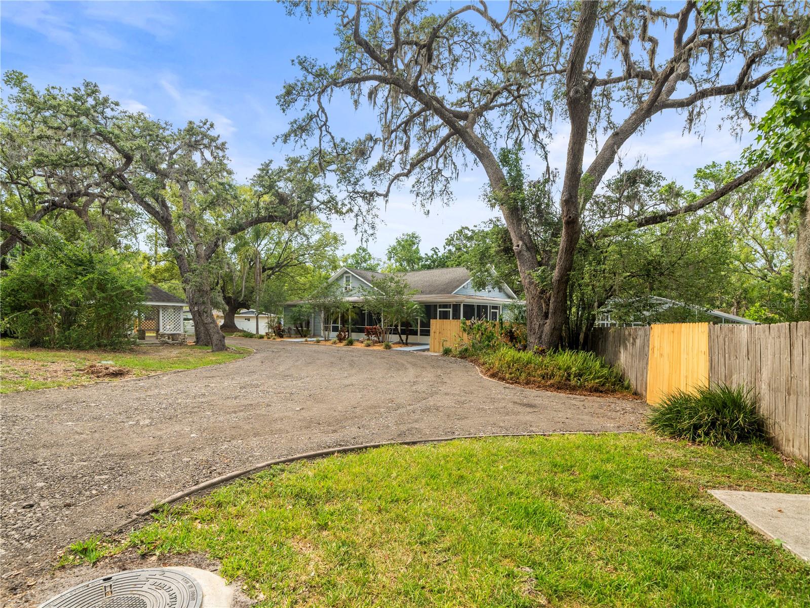 606 HOWELL AVE, BROOKSVILLE, FL, 34601
