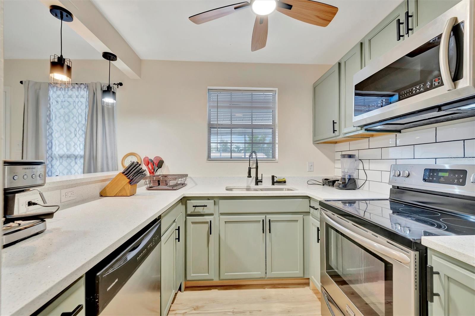 15591 DARIEN WAY, CLEARWATER, FL, 33764