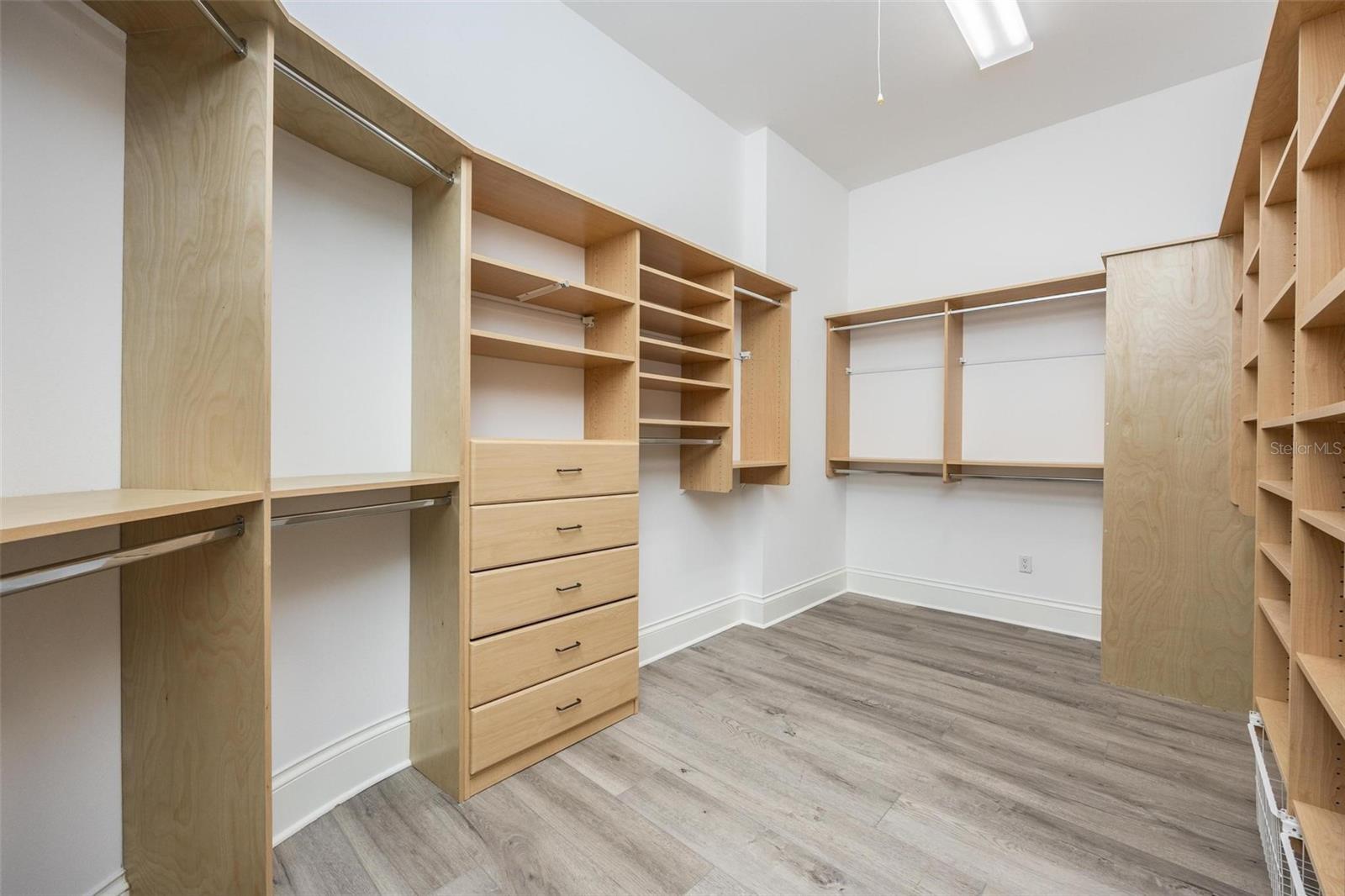 O6304937 Property Photo