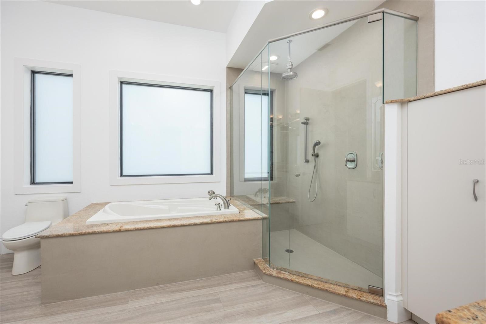 O6304937 Property Photo