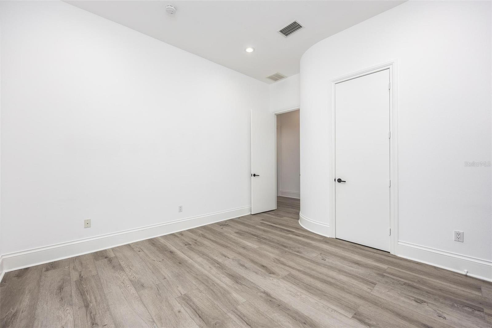 O6304937 Property Photo