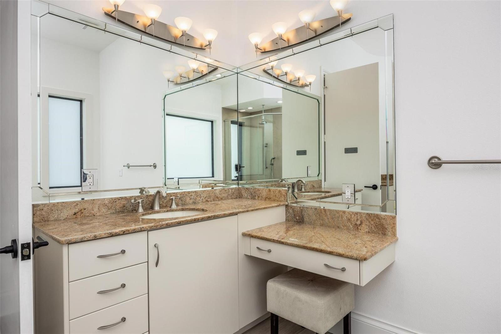 O6304937 Property Photo