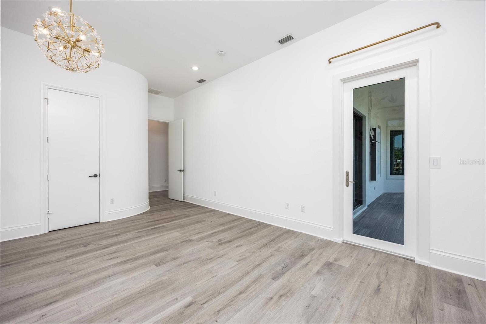 O6304937 Property Photo