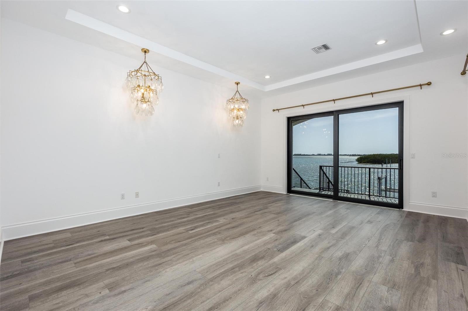 O6304937 Property Photo