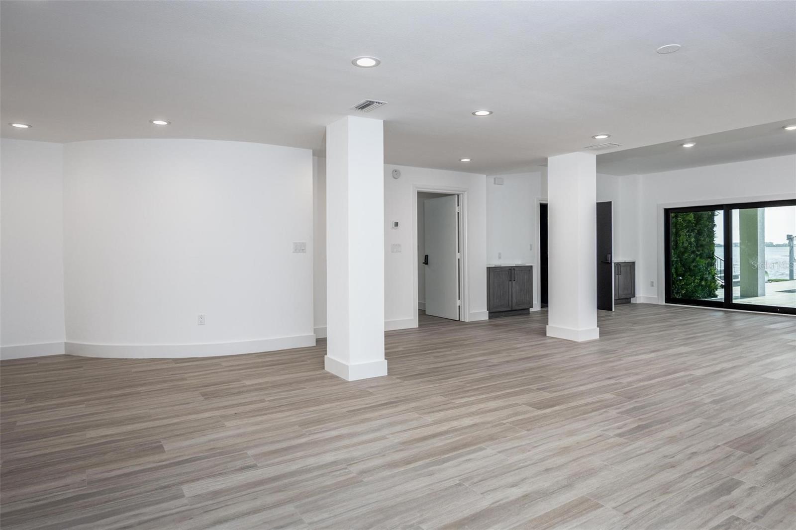 O6304937 Property Photo