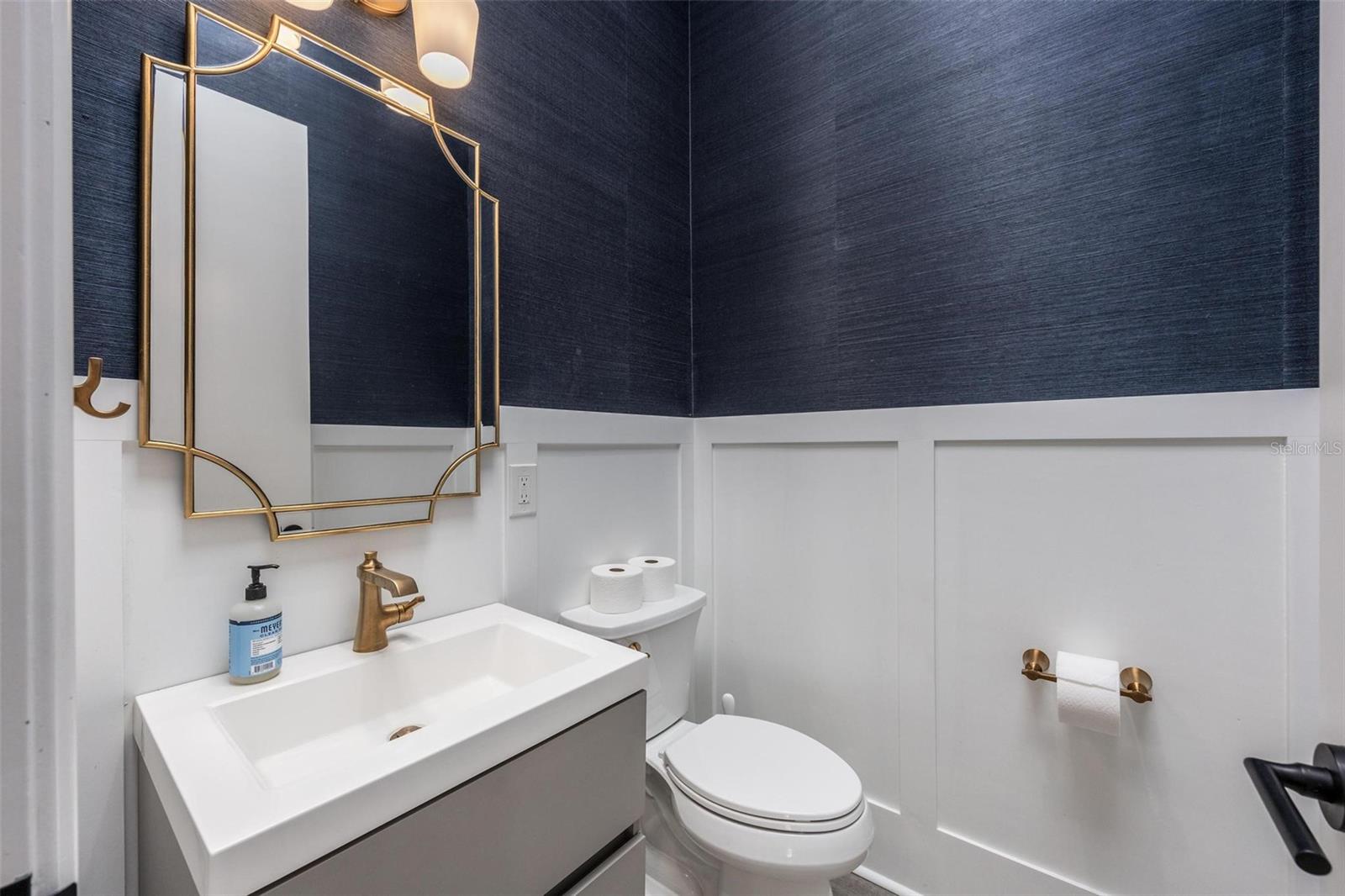 O6304937 Property Photo