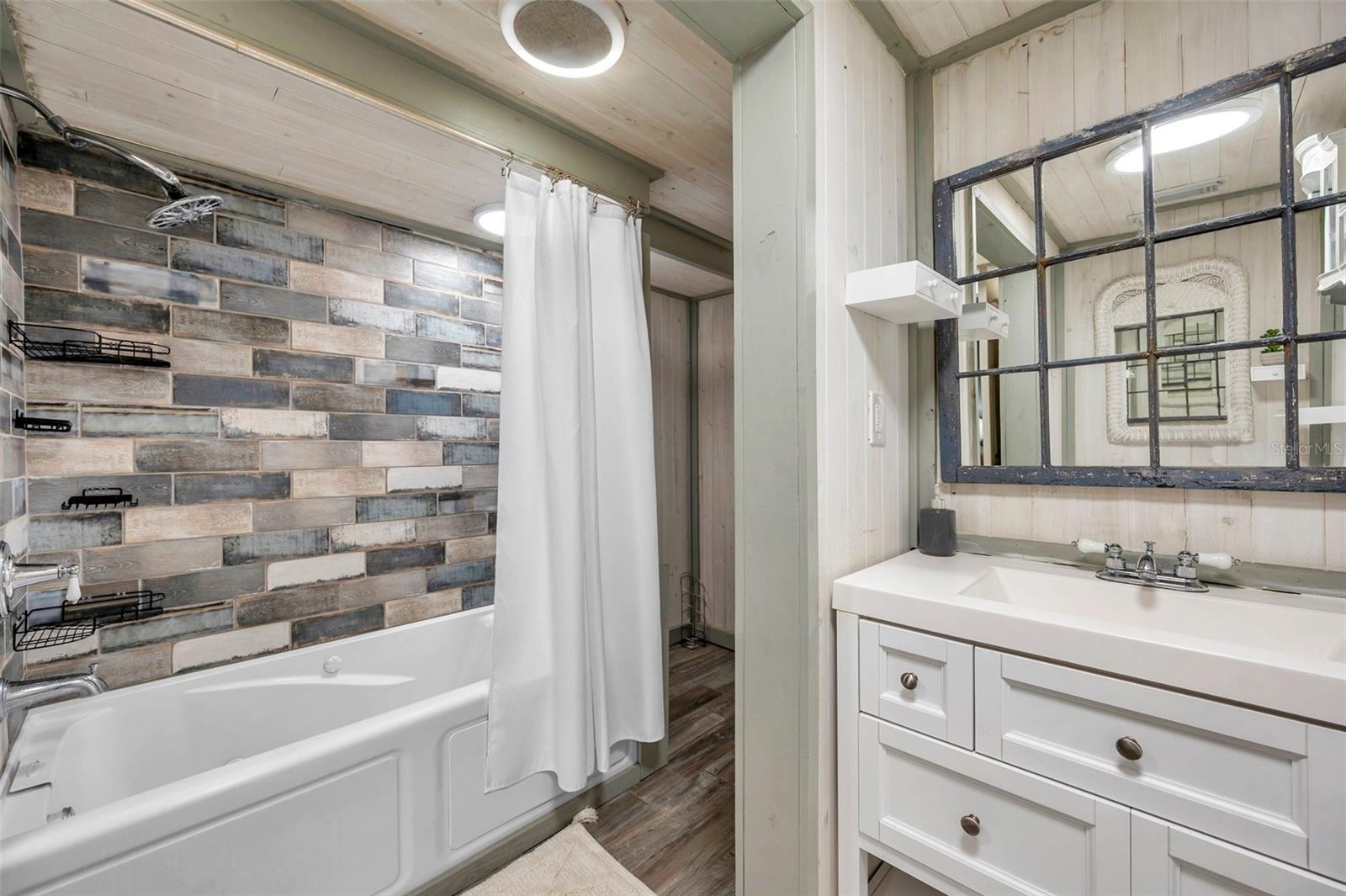 1111 32ND ST N, ST PETERSBURG, FL, 33713