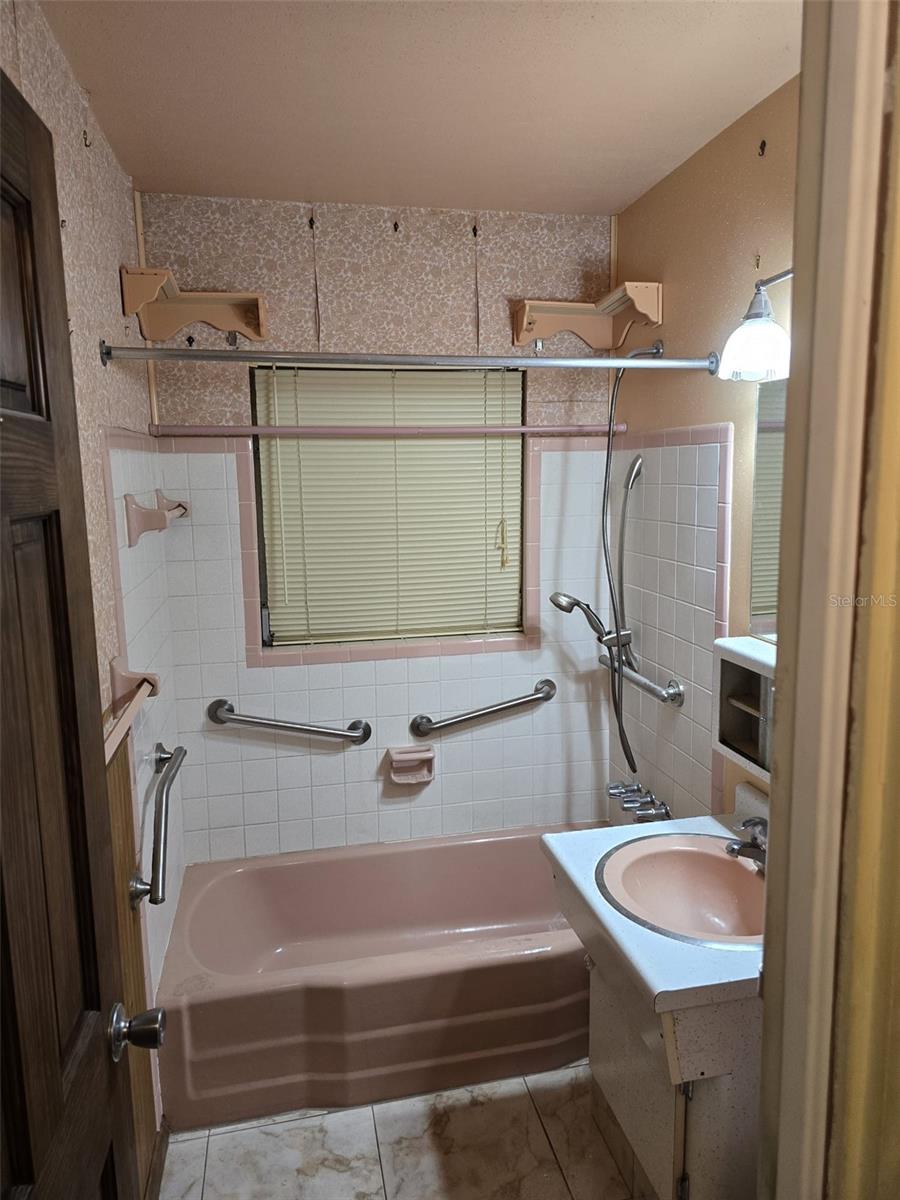 8641 MAY CIR, TAMPA, FL, 33614