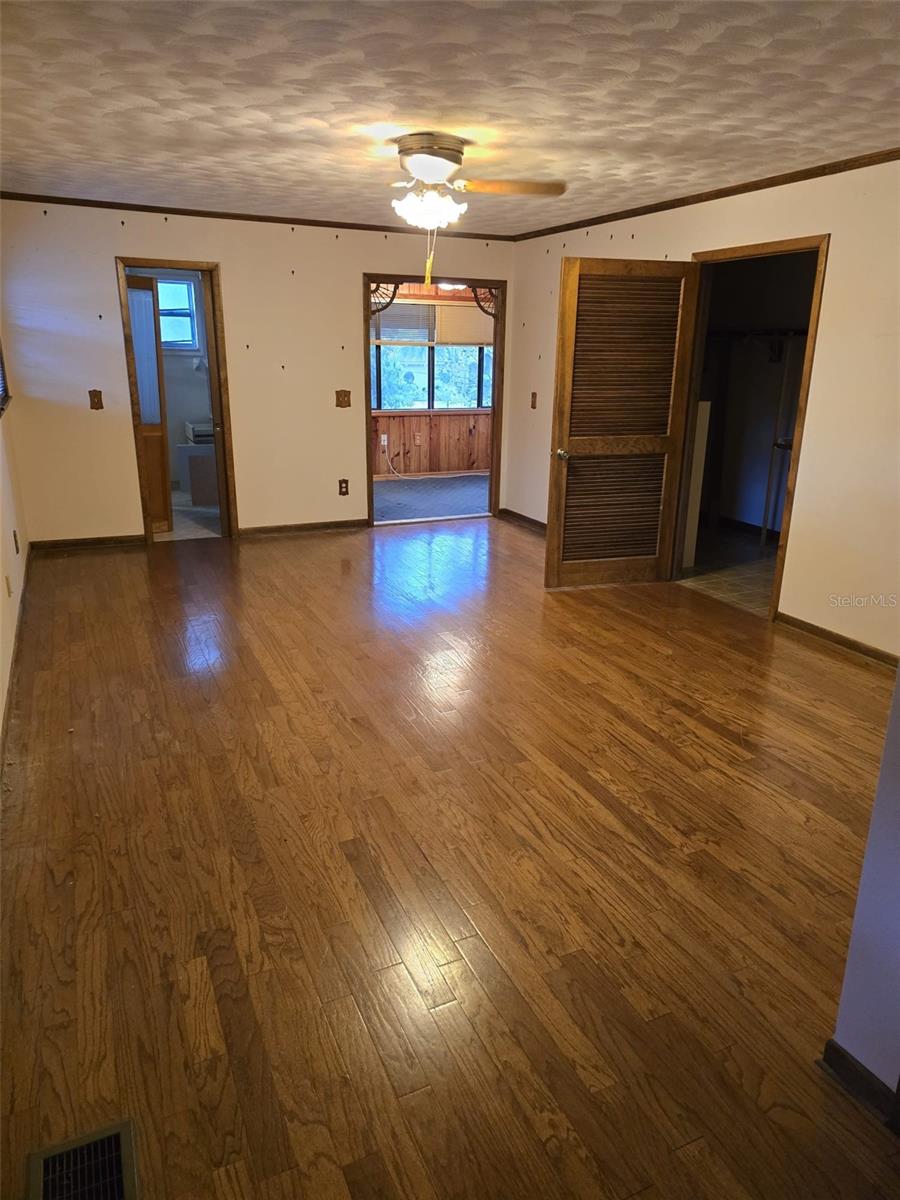 8641 MAY CIR, TAMPA, FL, 33614