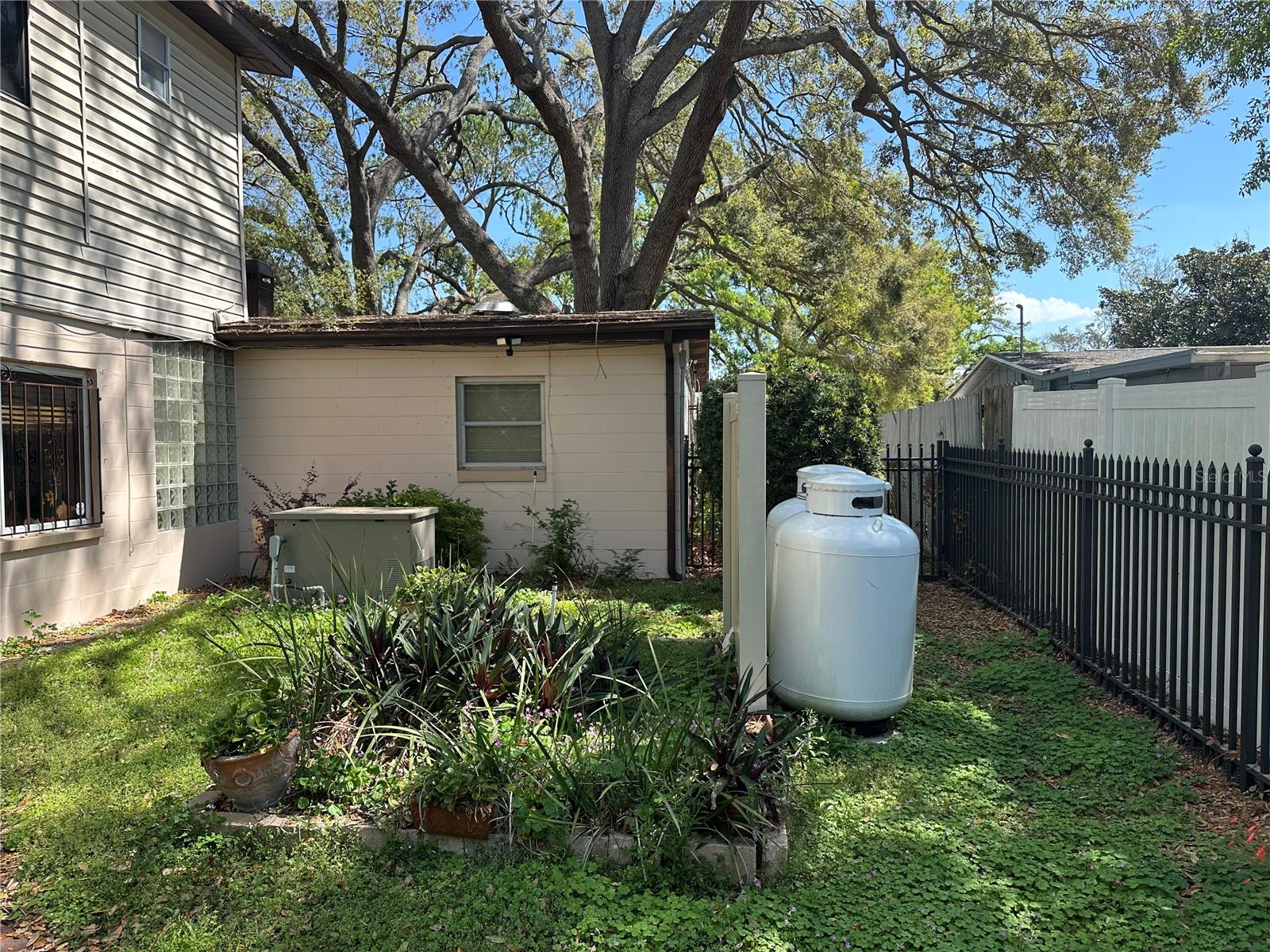 8641 MAY CIR, TAMPA, FL, 33614