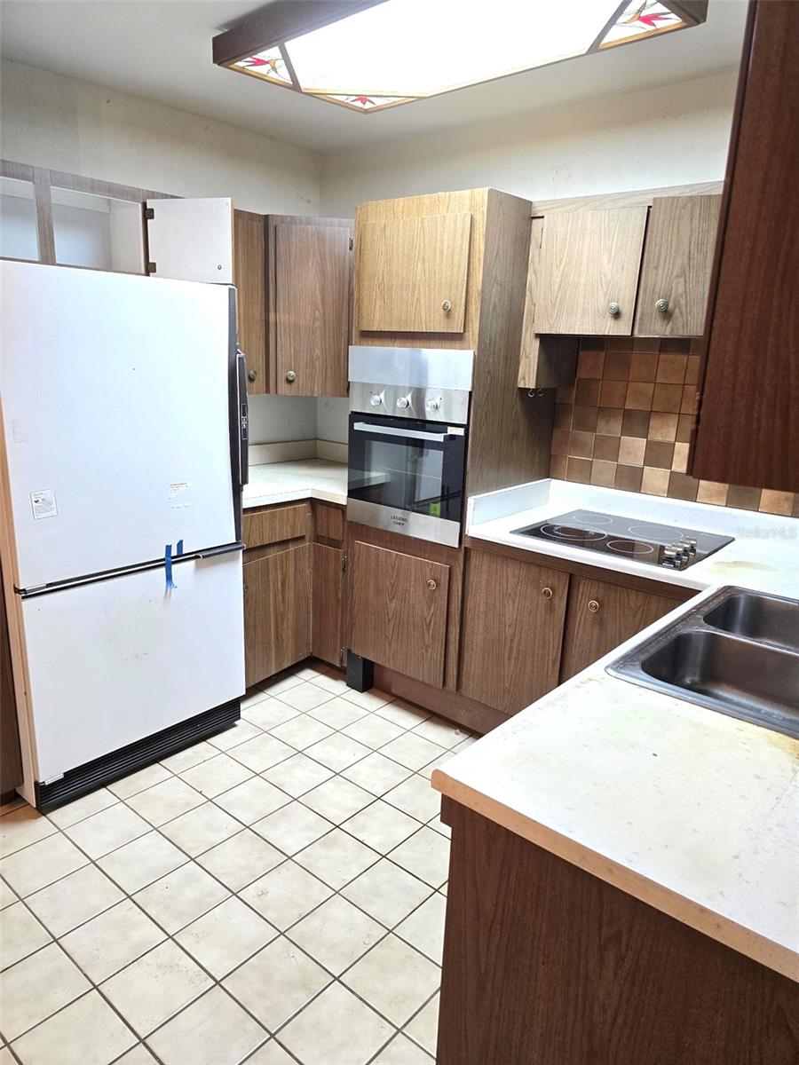 8641 MAY CIR, TAMPA, FL, 33614