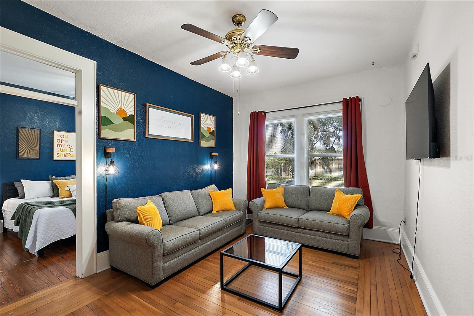 128 E MAGNOLIA AVE, EUSTIS, FL, 32726