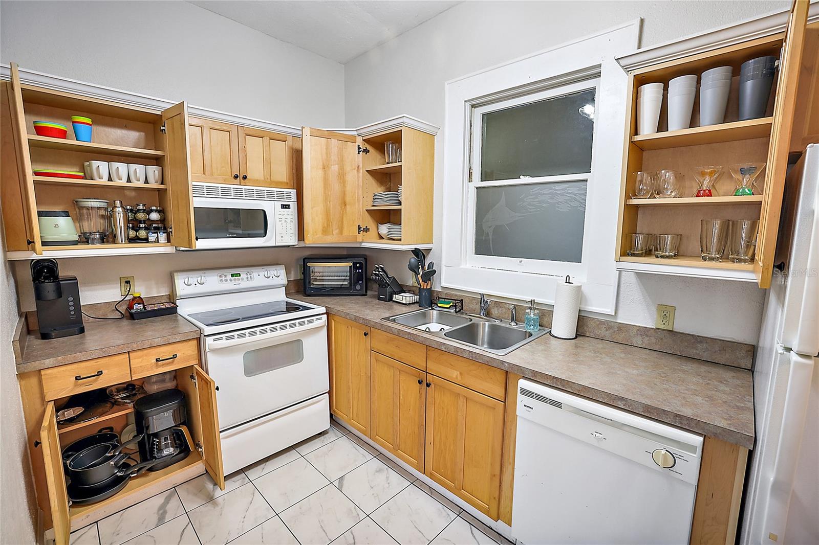 128 E MAGNOLIA AVE, EUSTIS, FL, 32726