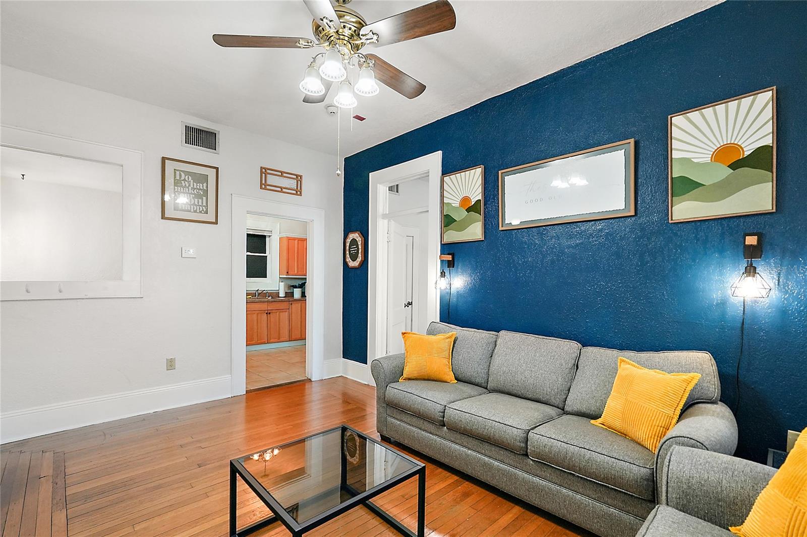 128 E MAGNOLIA AVE, EUSTIS, FL, 32726