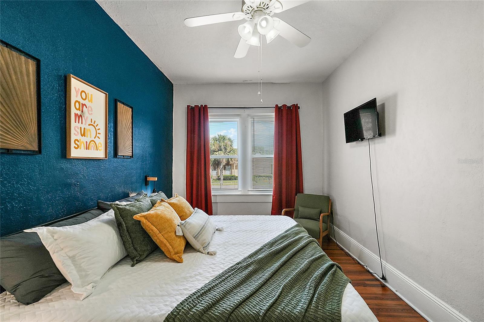 128 E MAGNOLIA AVE, EUSTIS, FL, 32726