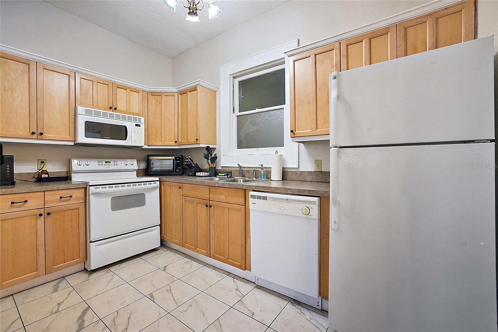 128 E MAGNOLIA AVE, EUSTIS, FL, 32726