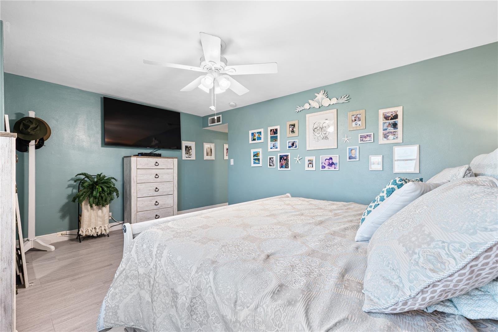 7200 SUNSHINE SKYWAY LN S #4B, ST PETERSBURG, FL, 33711