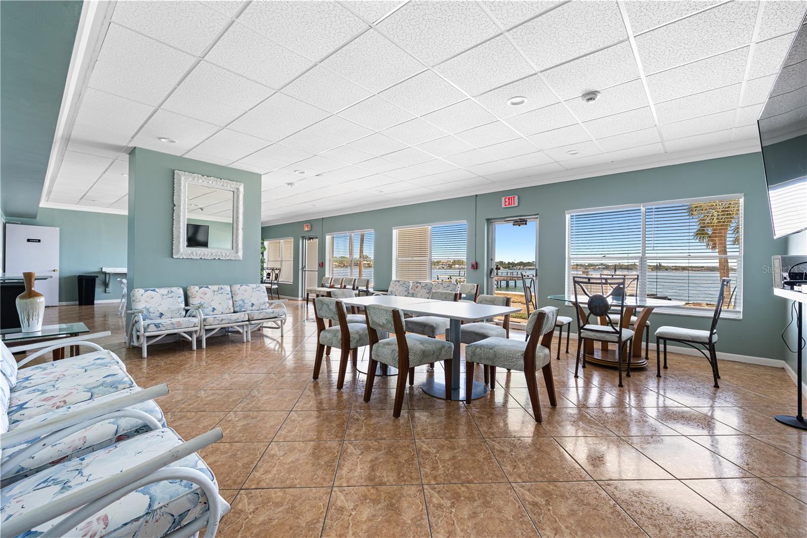 7200 SUNSHINE SKYWAY LN S #4B, ST PETERSBURG, FL, 33711