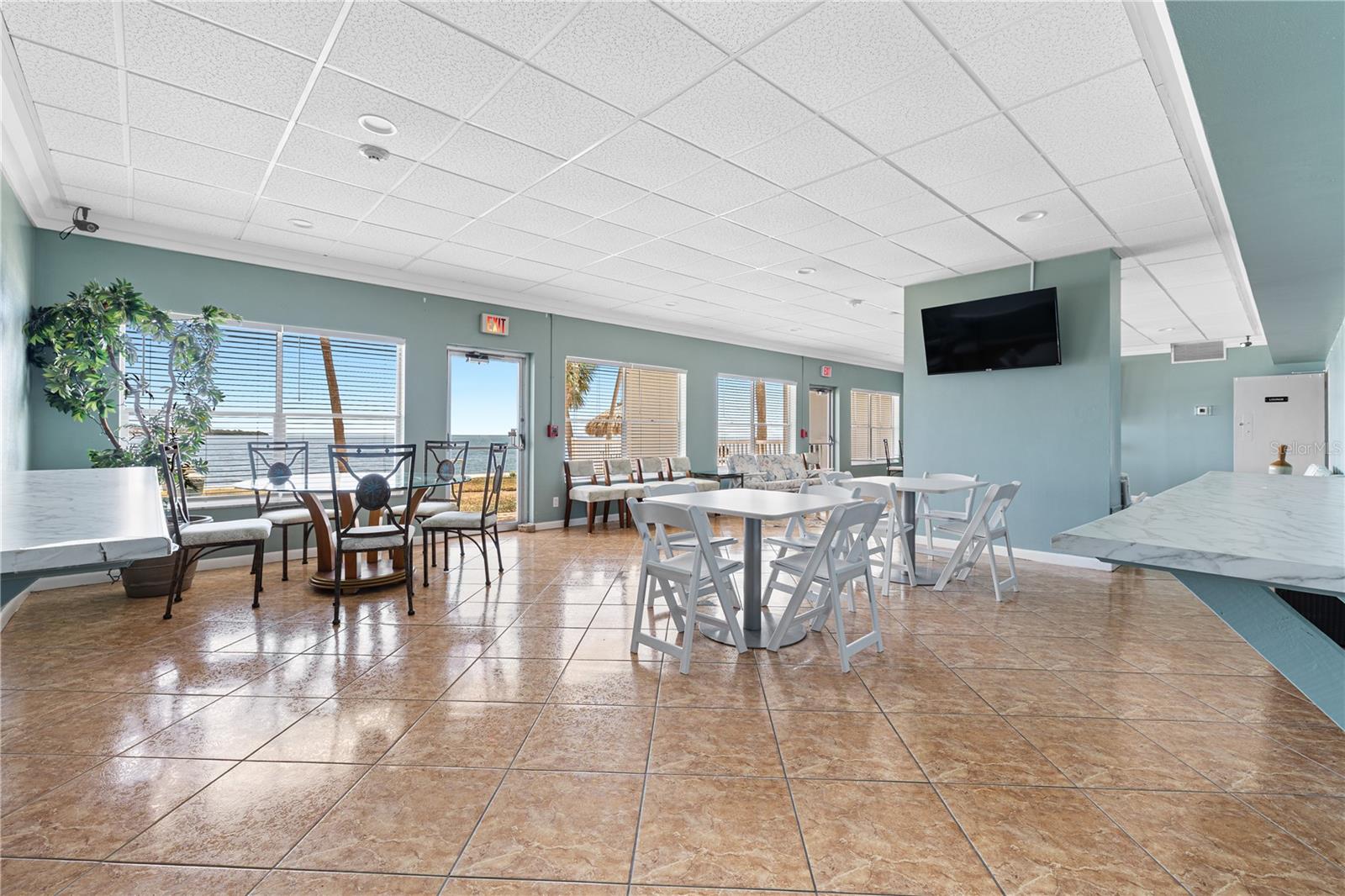 7200 SUNSHINE SKYWAY LN S #4B, ST PETERSBURG, FL, 33711