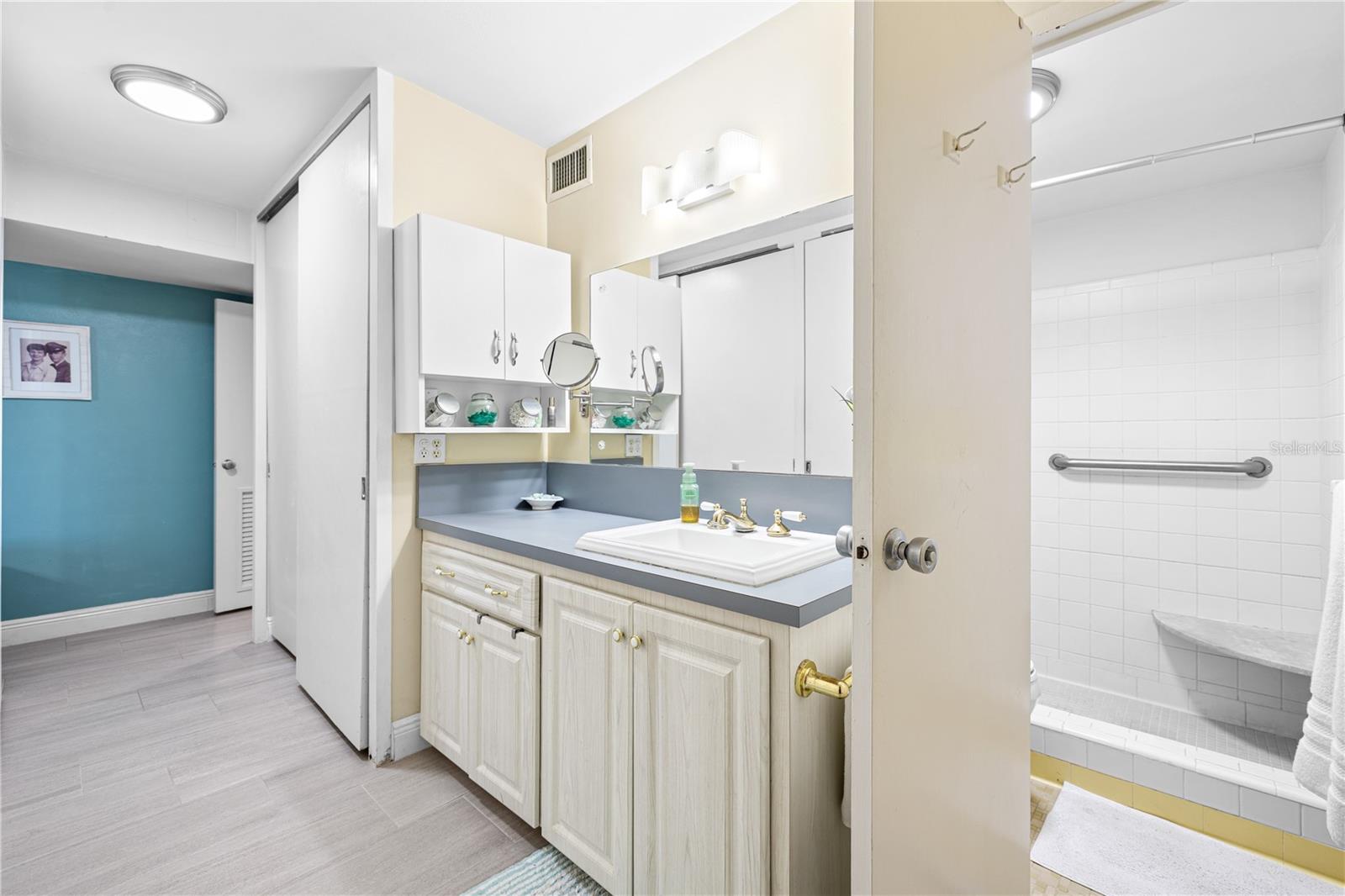 7200 SUNSHINE SKYWAY LN S #4B, ST PETERSBURG, FL, 33711