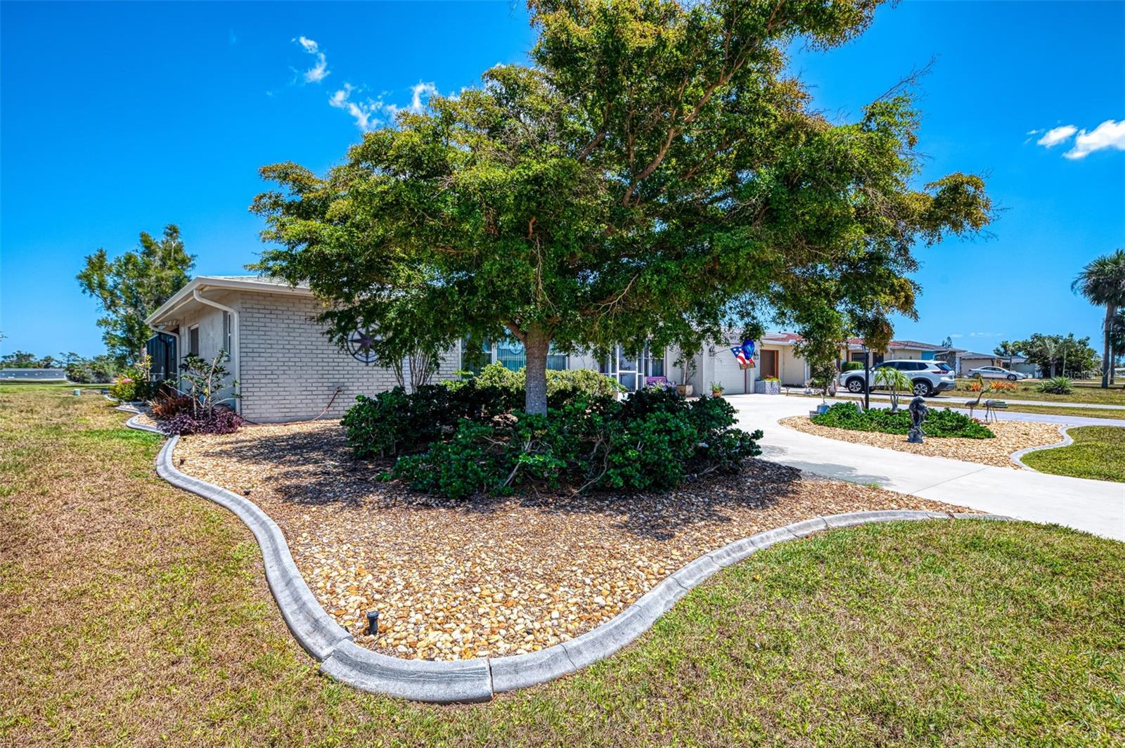 142 ROTONDA CIR, ROTONDA WEST, FL, 33947