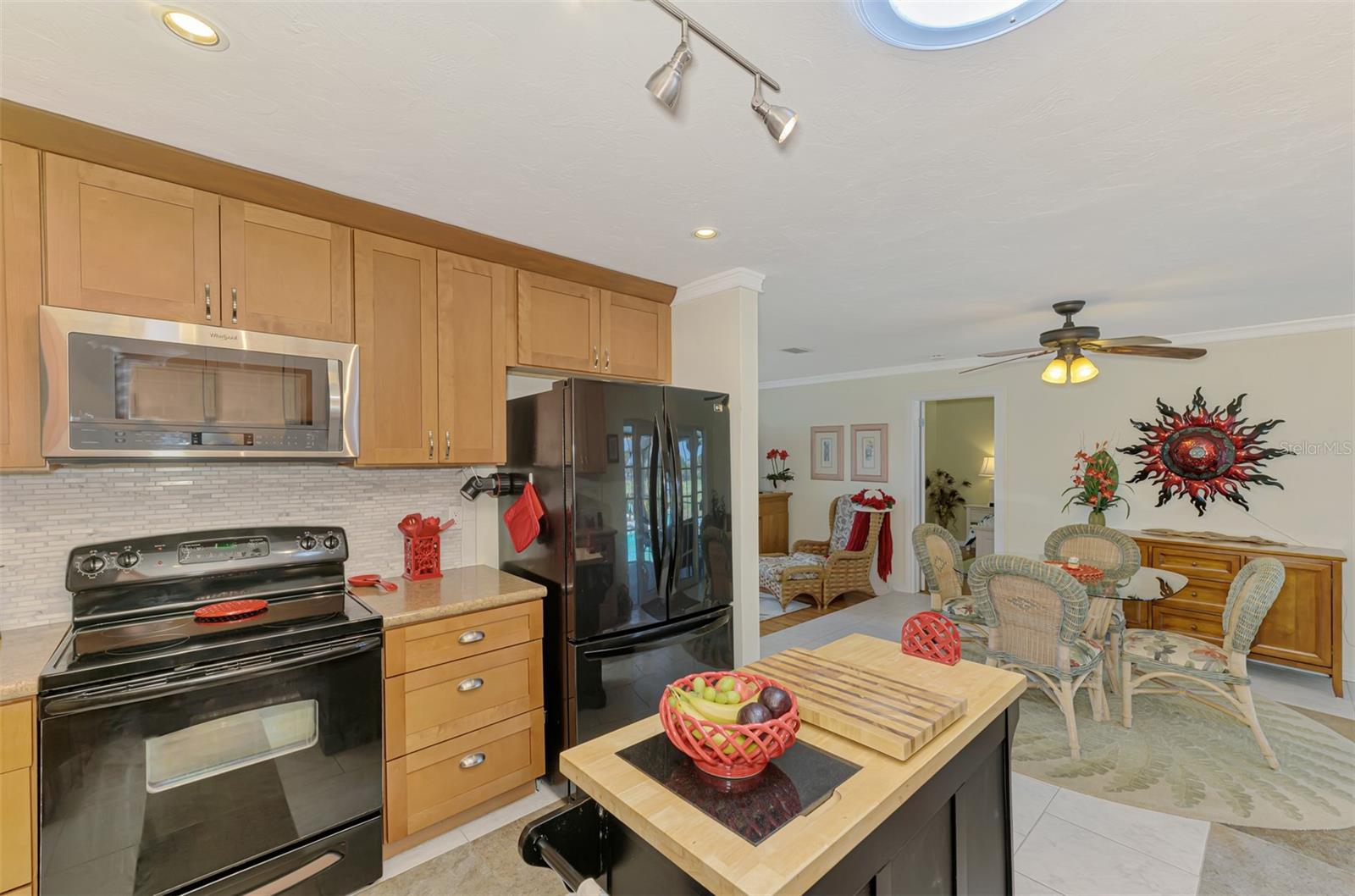 142 ROTONDA CIR, ROTONDA WEST, FL, 33947