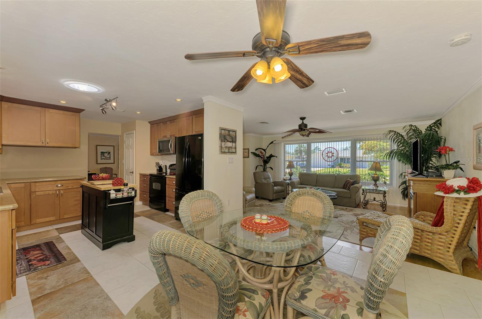 142 ROTONDA CIR, ROTONDA WEST, FL, 33947