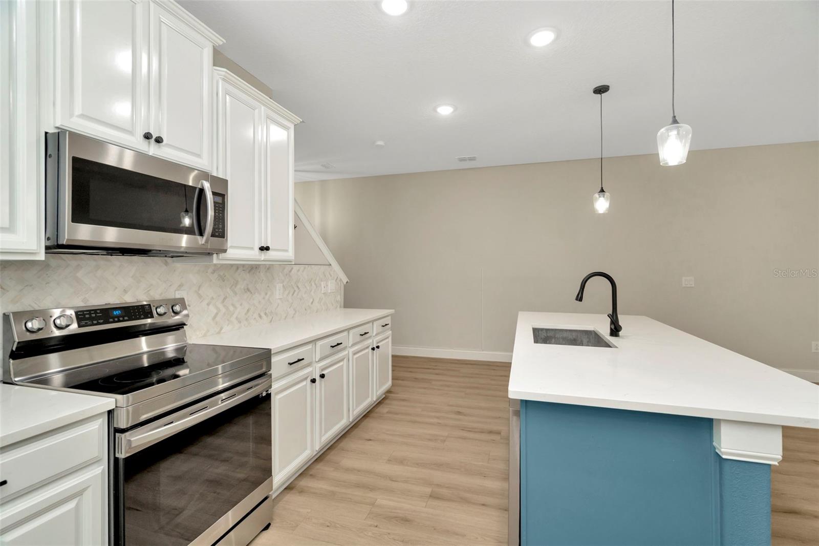 28516 TRANQUIL LAKE CIR, WESLEY CHAPEL, FL, 33543