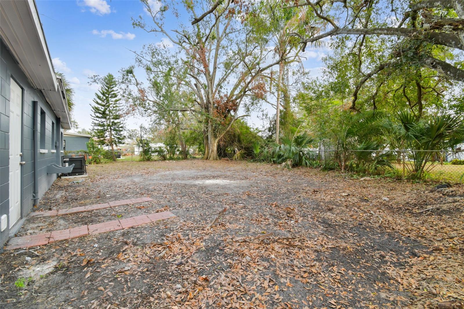 8205 FIR DR, TAMPA, FL, 33619