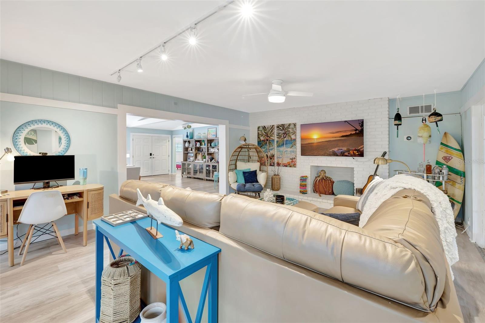 6343 HOLLYWOOD BLVD, SARASOTA, FL, 34231