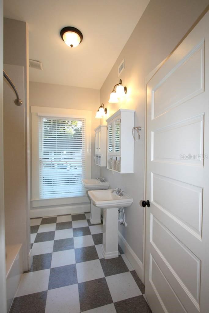 2402 N MORGAN ST, TAMPA, FL, 33602