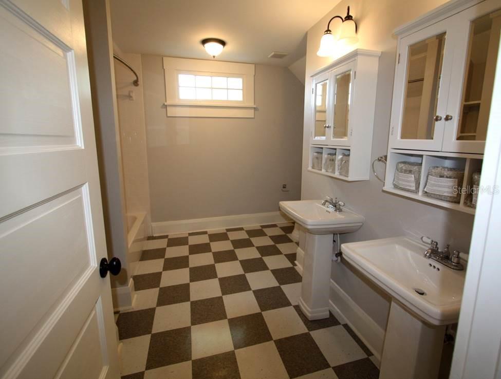 2402 N MORGAN ST, TAMPA, FL, 33602