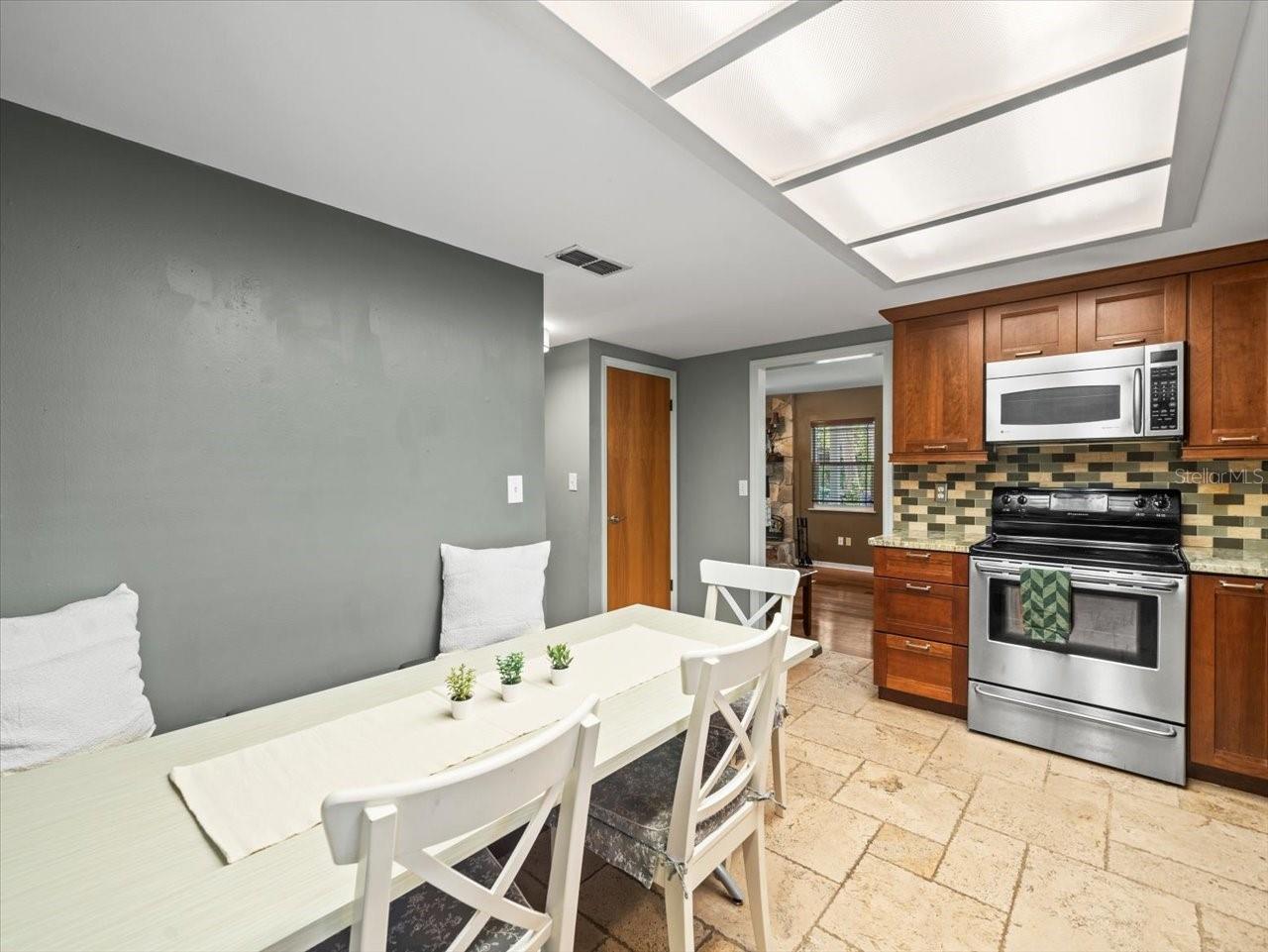 10206 N HYALEAH RD, TAMPA, FL, 33617