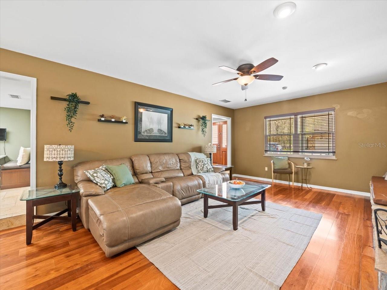10206 N HYALEAH RD, TAMPA, FL, 33617
