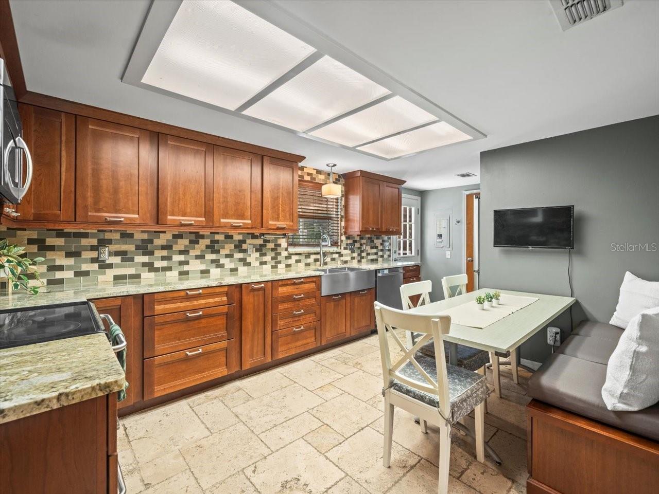 10206 N HYALEAH RD, TAMPA, FL, 33617